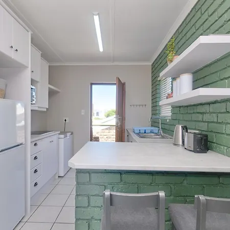 Land'S Edge Eco Friendly Cottages And Apartments Struisbaai Room photo
