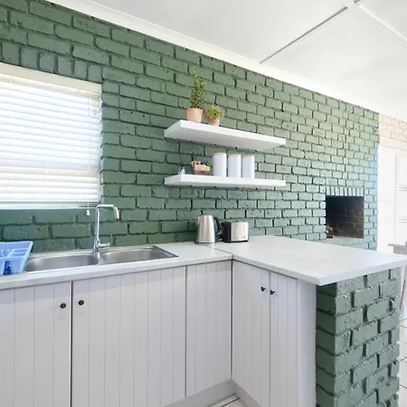Land'S Edge Eco Friendly Cottages And Apartments Struisbaai Room photo