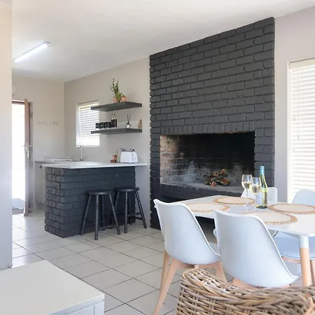 Land'S Edge Eco Friendly Cottages And Apartments Struisbaai Room photo