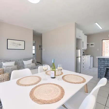 Land'S Edge Eco Friendly Cottages And Apartments Struisbaai Room photo