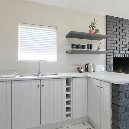 Land'S Edge Eco Friendly Cottages And Apartments Struisbaai Room photo