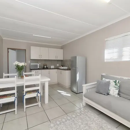 Land'S Edge Eco Friendly Cottages And Apartments Struisbaai Exterior photo