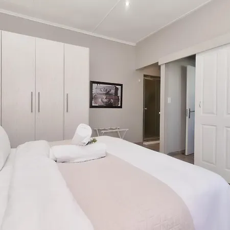 Land'S Edge Eco Friendly Cottages And Apartments Struisbaai Exterior photo